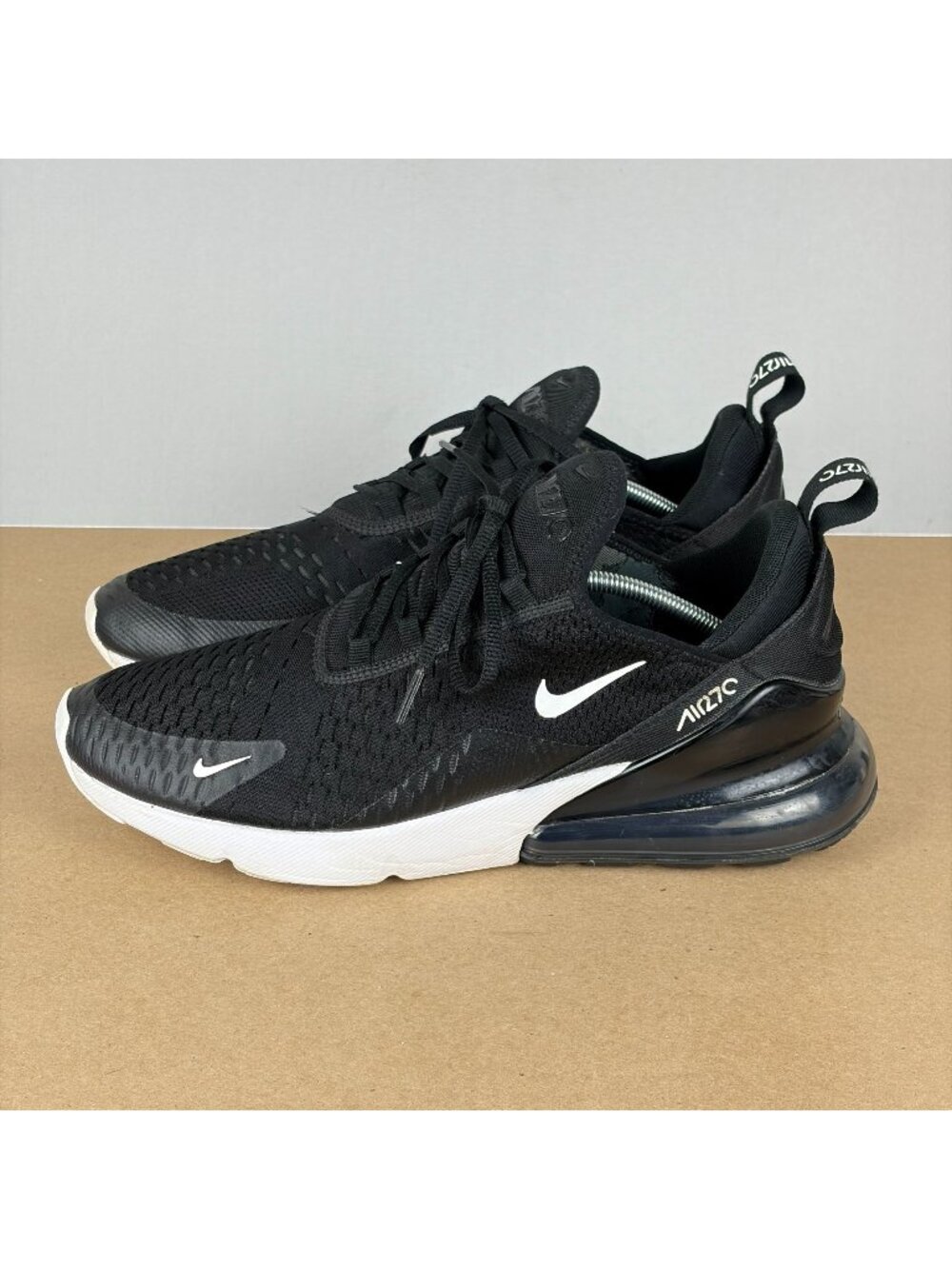 Nike Air Max 270 Athletic Shoes Mens 10.5 Black White Low Top Lace Up Mesh